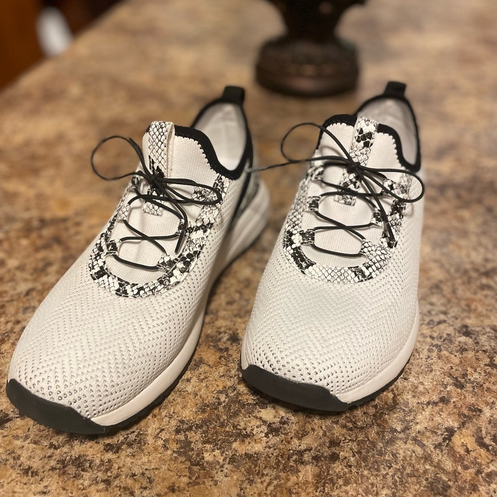 New! Vince Camuto Sneakers